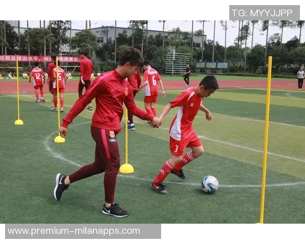 推动成都足球进校园活动助力青少年健康成长与全面发展